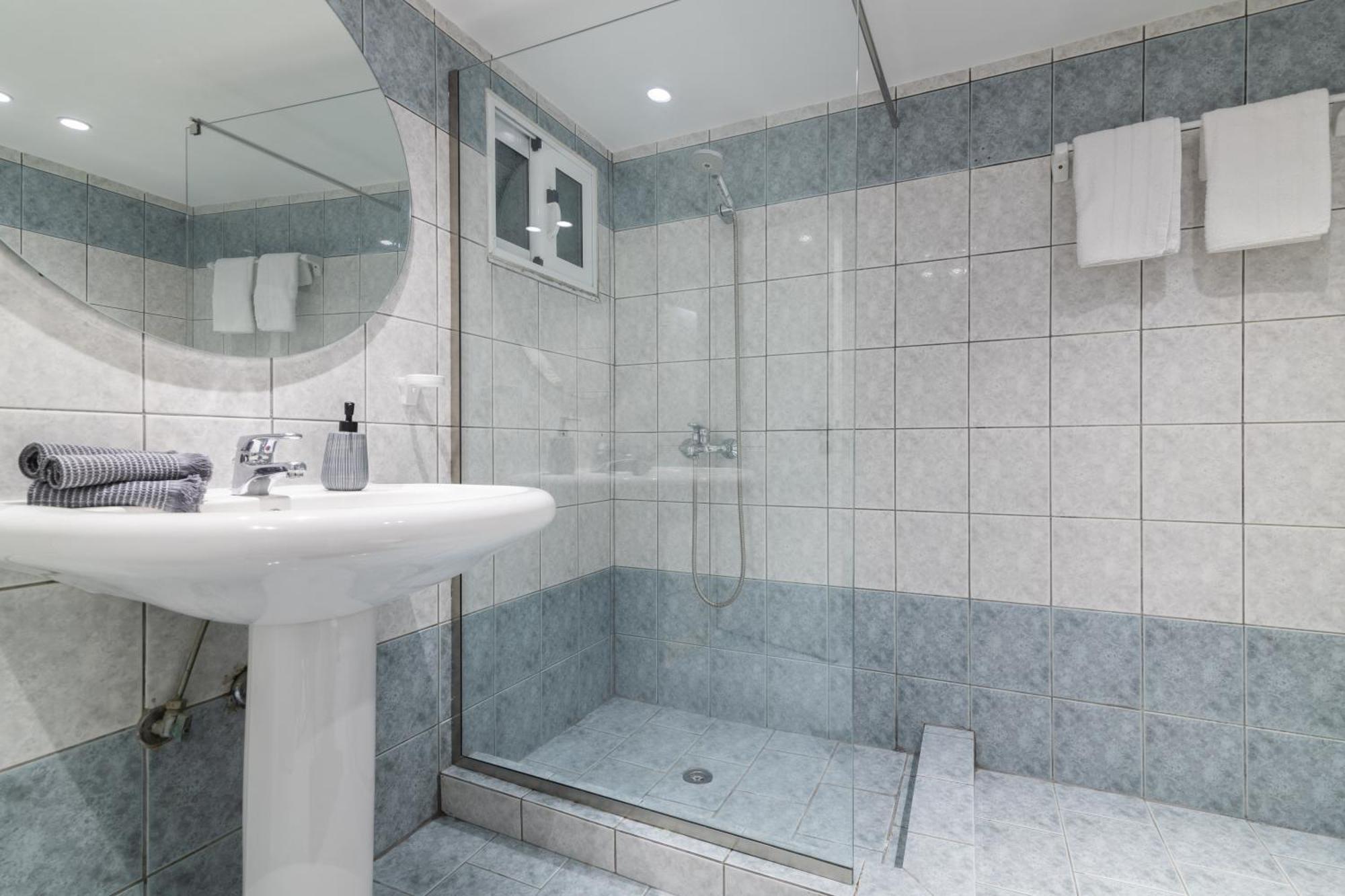 Daisy Hotel Planos  Luaran gambar