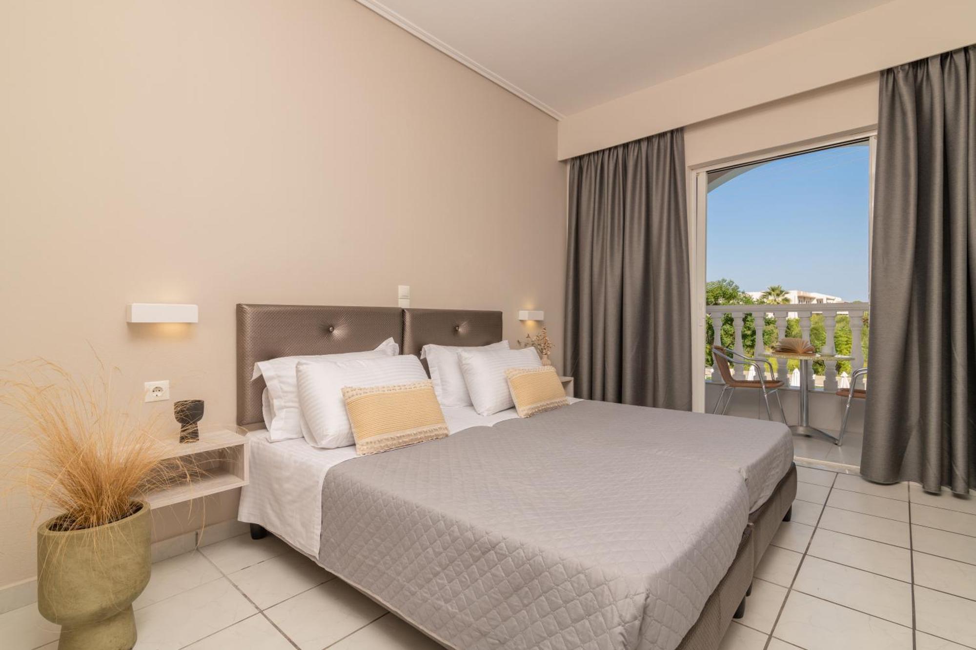 Daisy Hotel Planos  Luaran gambar