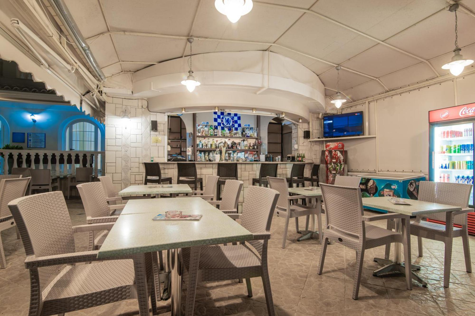 Daisy Hotel Planos  Luaran gambar