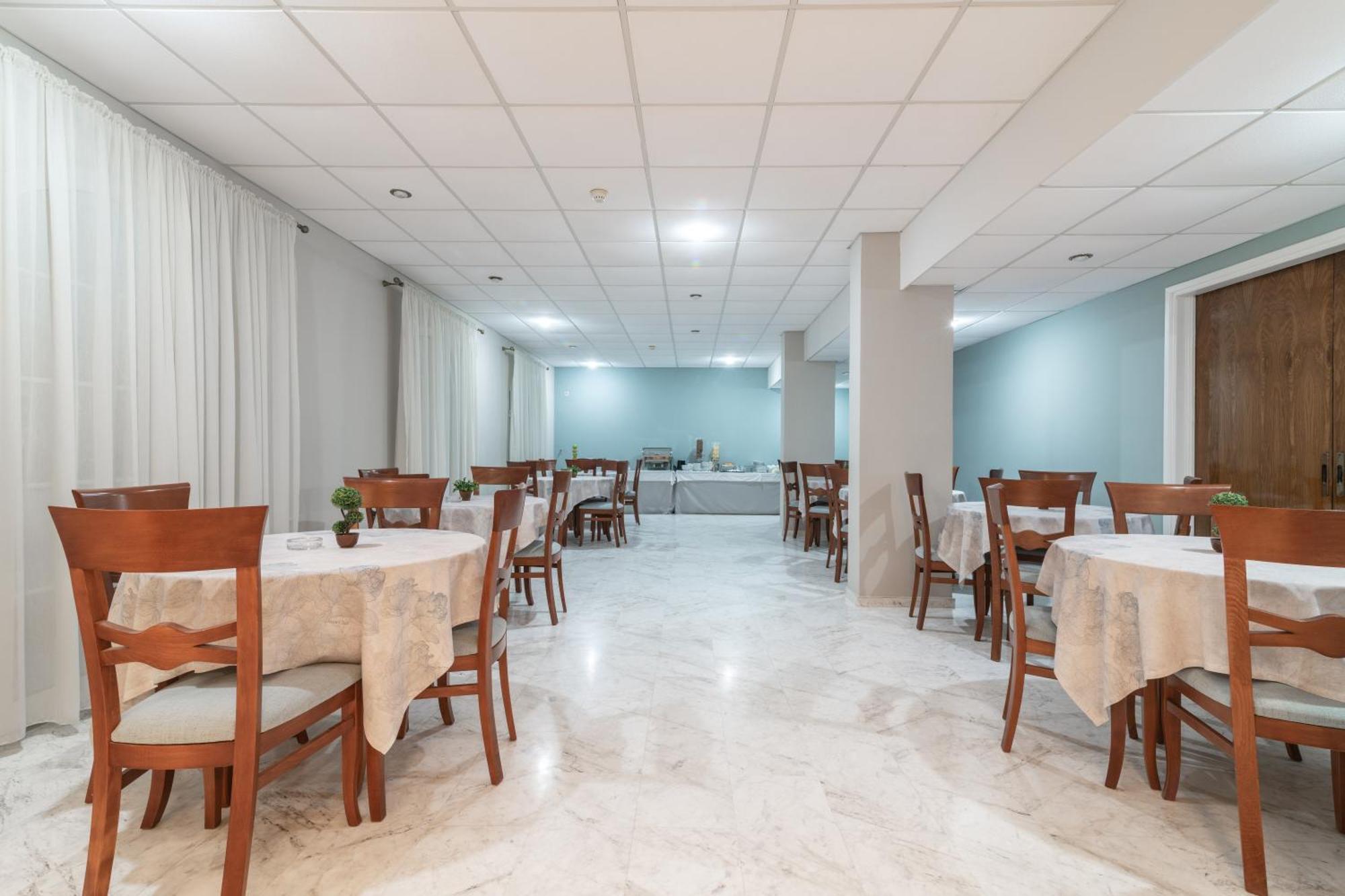 Daisy Hotel Planos  Luaran gambar