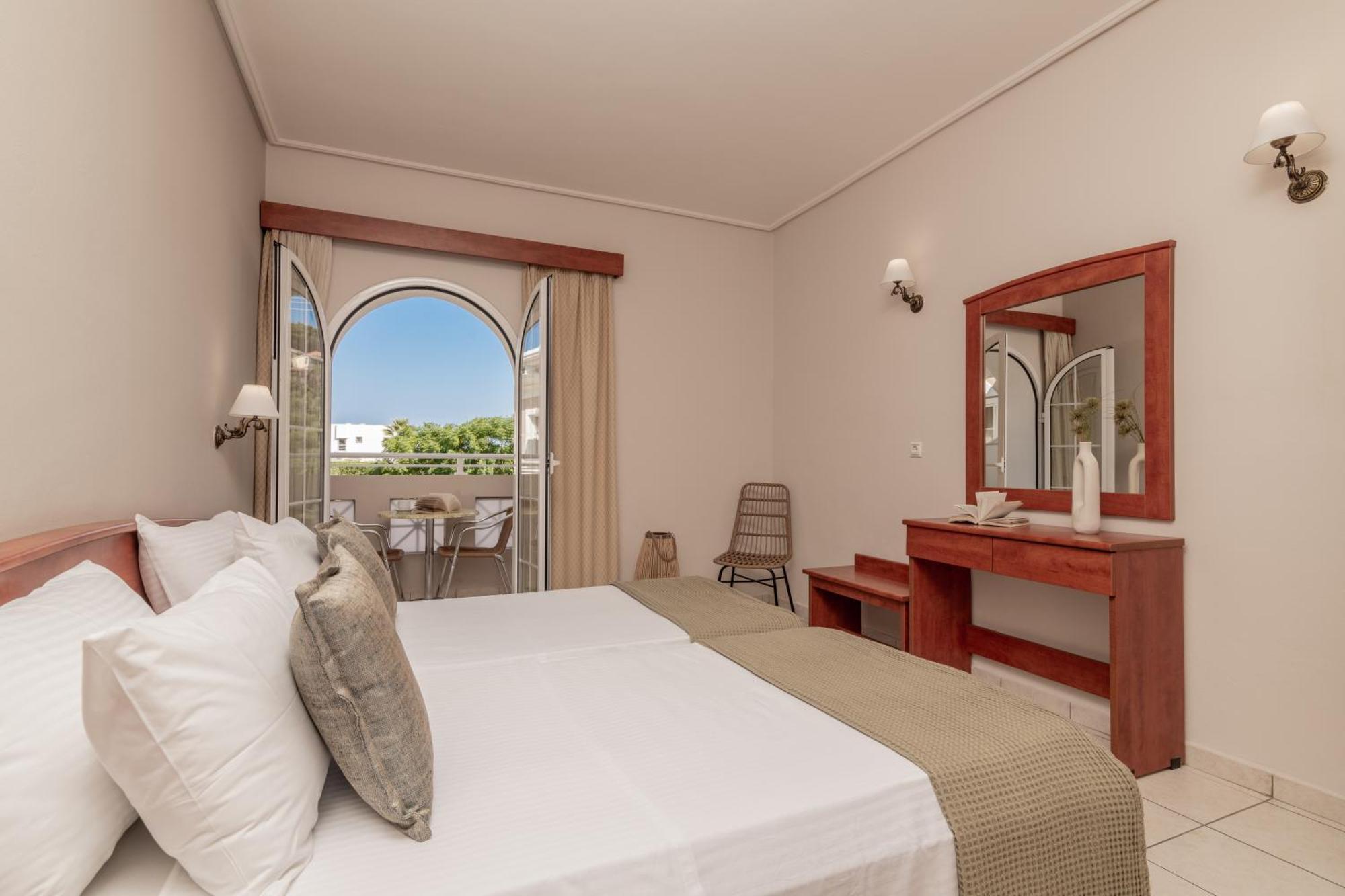 Daisy Hotel Planos  Luaran gambar