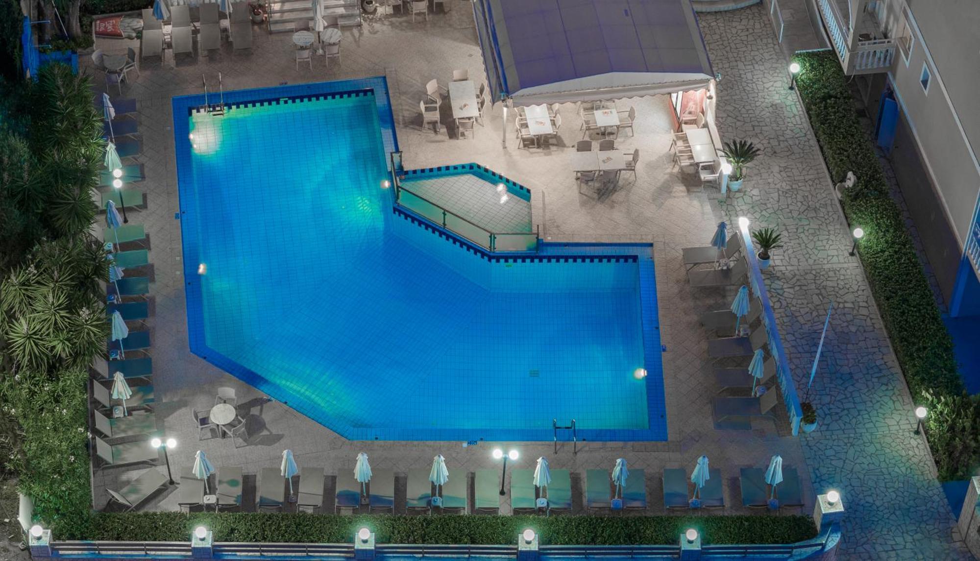 Daisy Hotel Planos  Luaran gambar